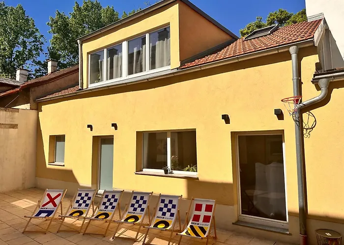 Full Premium City Villa - 2 Bedrooms For 5 People - Near Metro