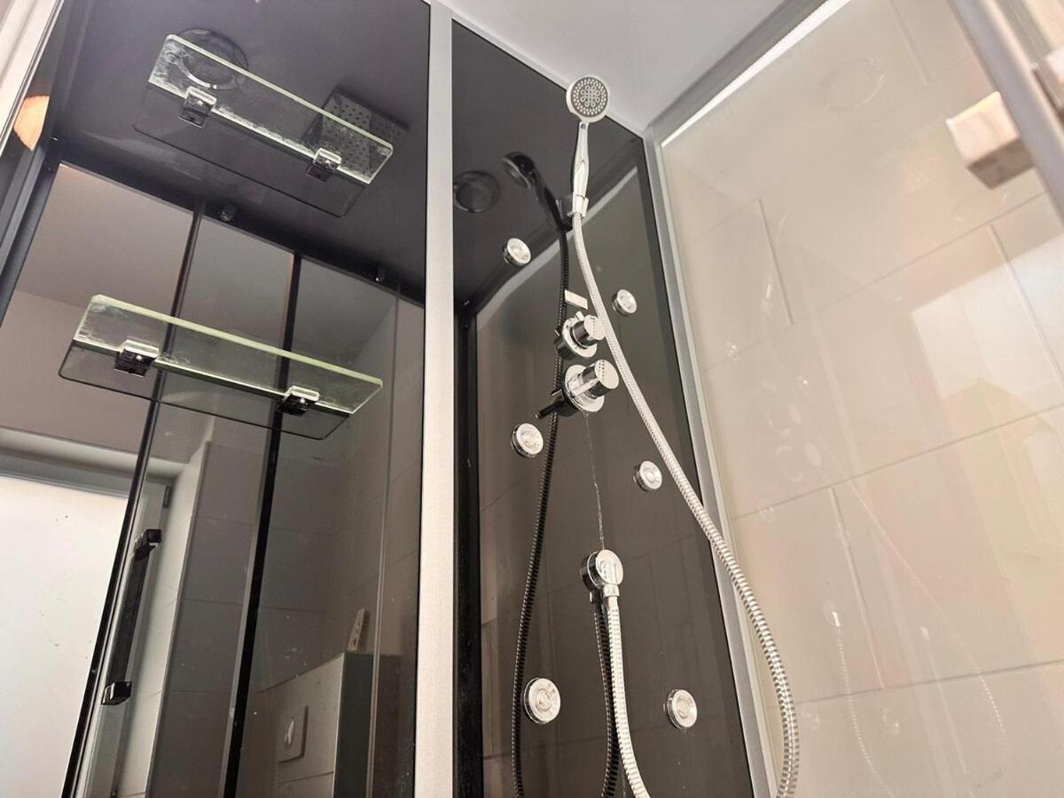 Full Premium - 2 Bedrooms For 5 People - Near Metro Ferienhaus